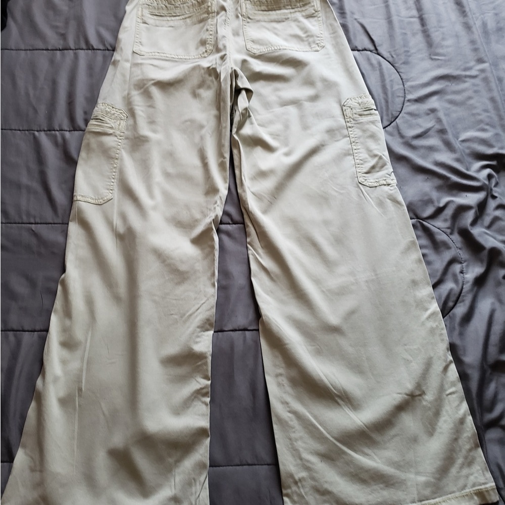Wide-Leg Cargo Pants in Beige